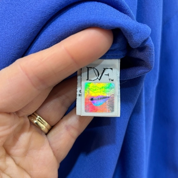 Diane Von Furstenberg 100% Silk Iliana Embellished Dress Ties at V-Neck Size 10 - Picture 10 of 10